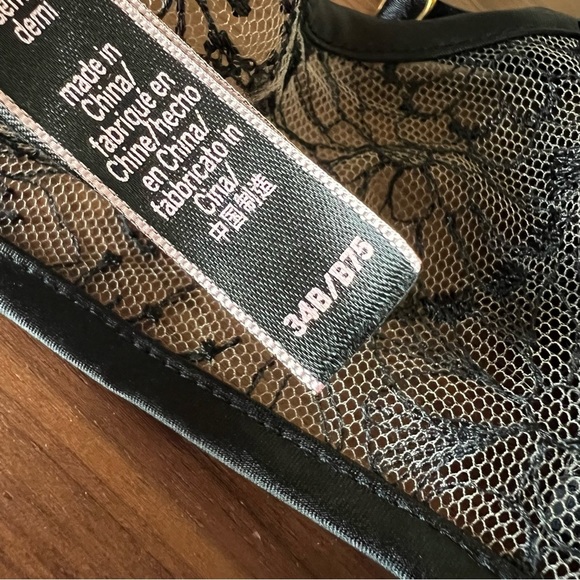 NWT Luxe Victoria’s Secret Peek-a-boo Black Floral Lacy Demi Push-up Bra - Picture 10 of 14